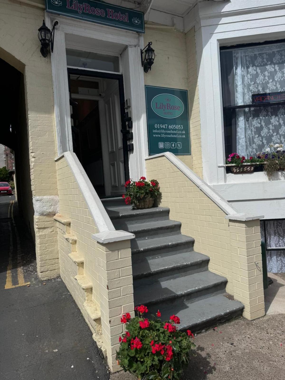 Lilyrose Hotel Whitby Exteriör bild
